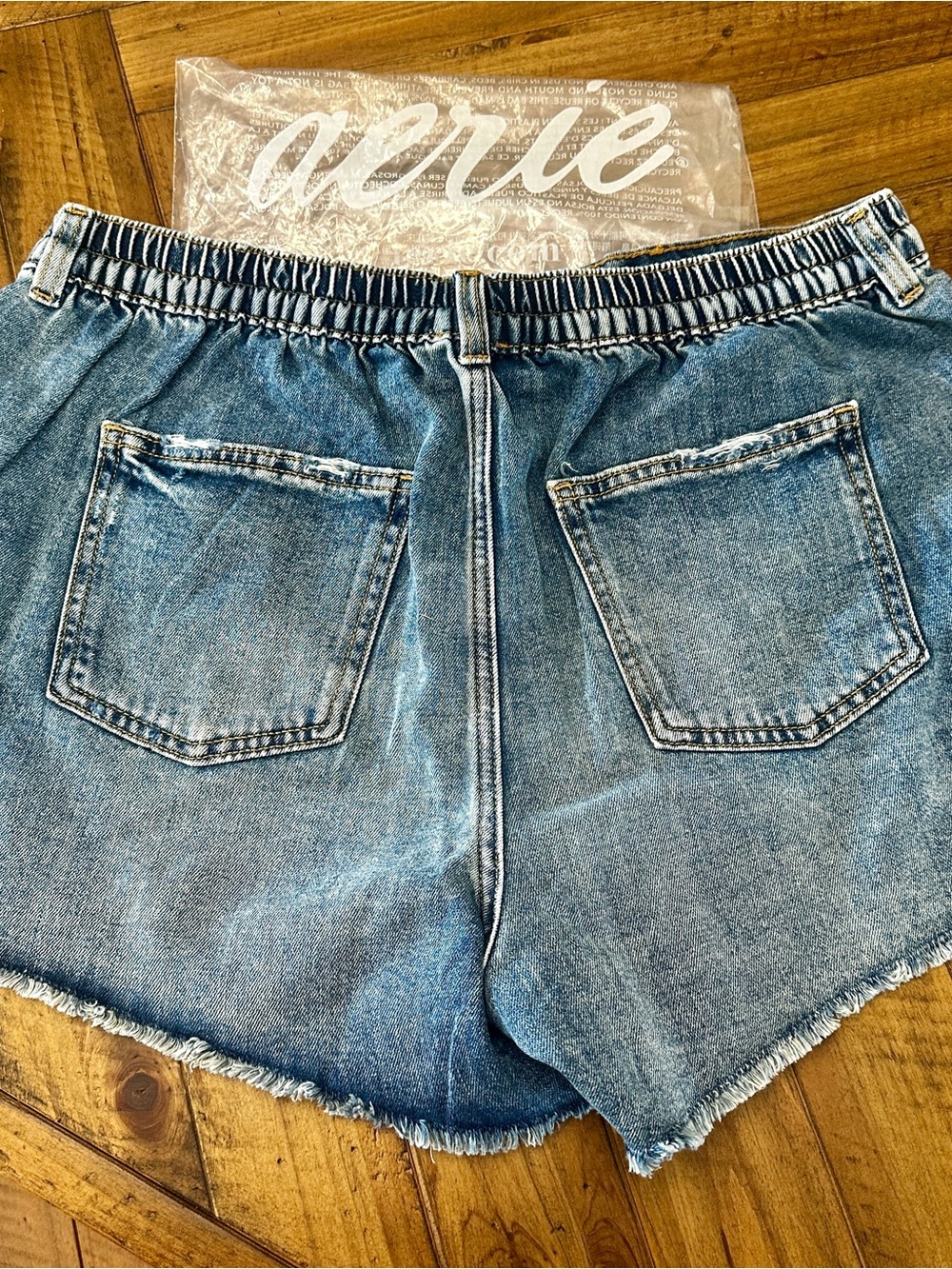 Aerie Daydream Denim Shorts NWT Large - Picture 2 of 5